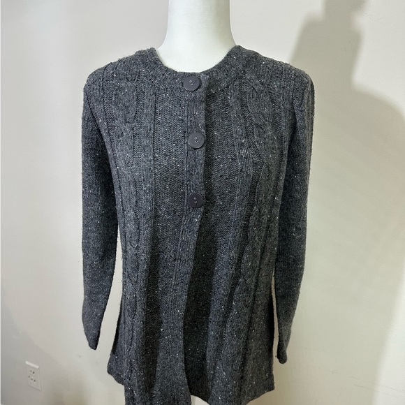 Karen Scott sz med sweater. Three button cardigan in a gray flecked yarn - Picture 8 of 11